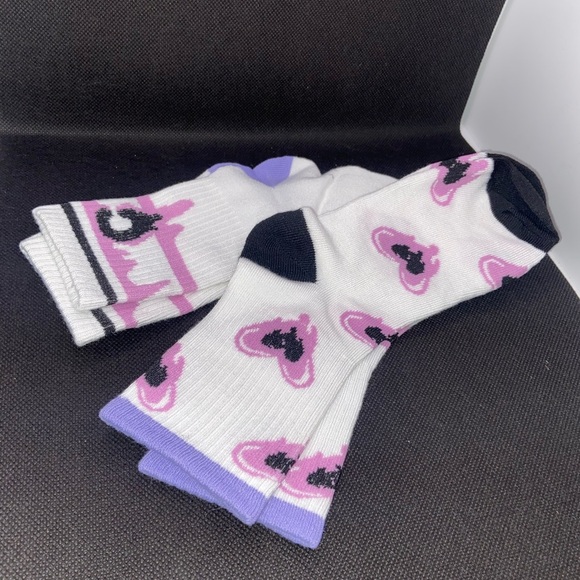 NIP 2 Pack White and Purple Heart Pattern Socks - Picture 3 of 3